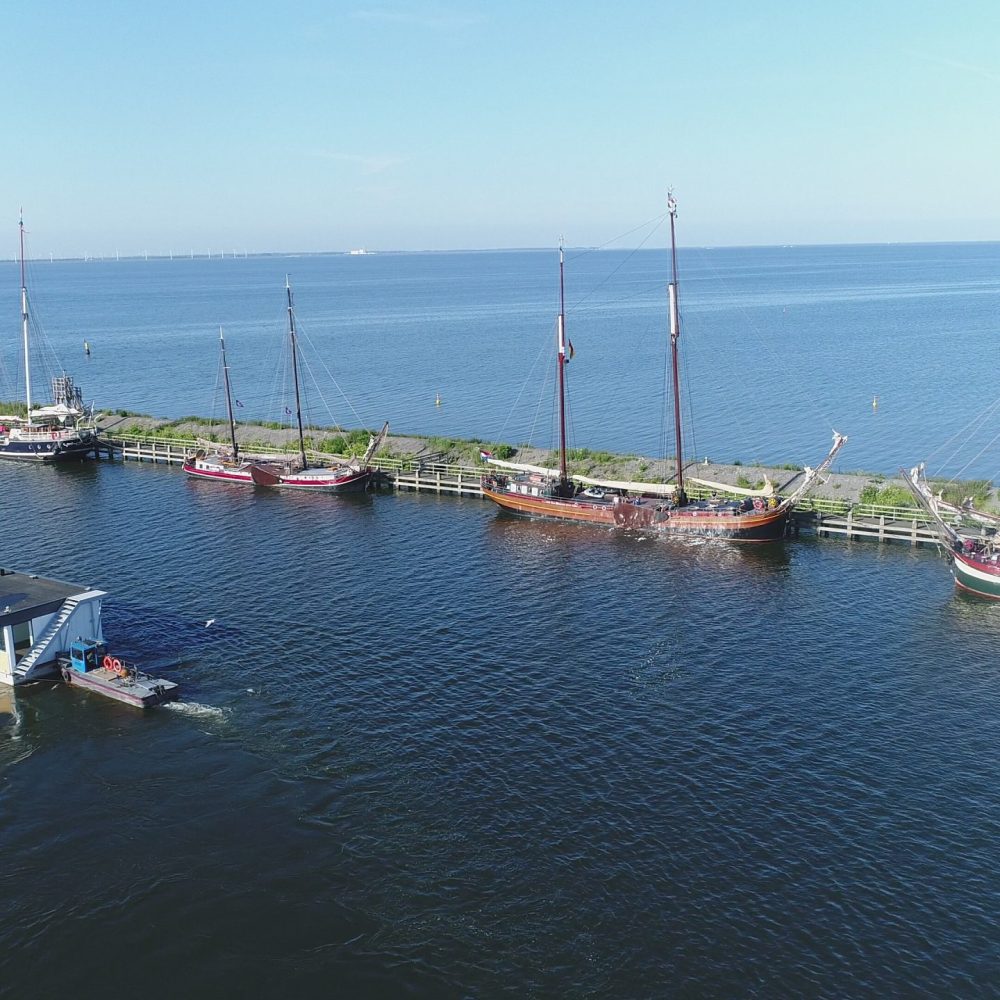 Sleep drijvende woning Urk