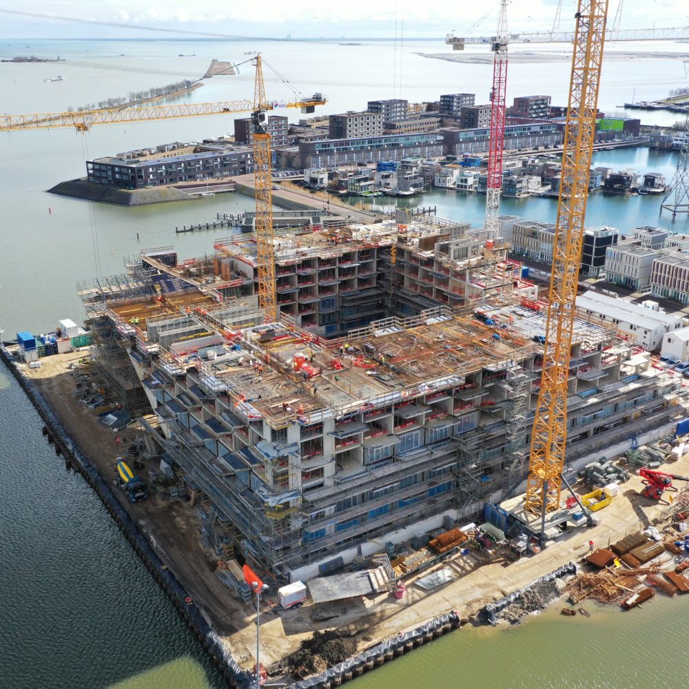 Sluishuis in aanbouw IJburg