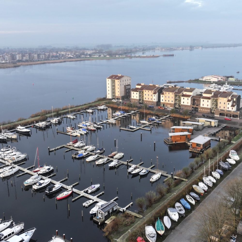 Marina Eemhof met drijvende woningen